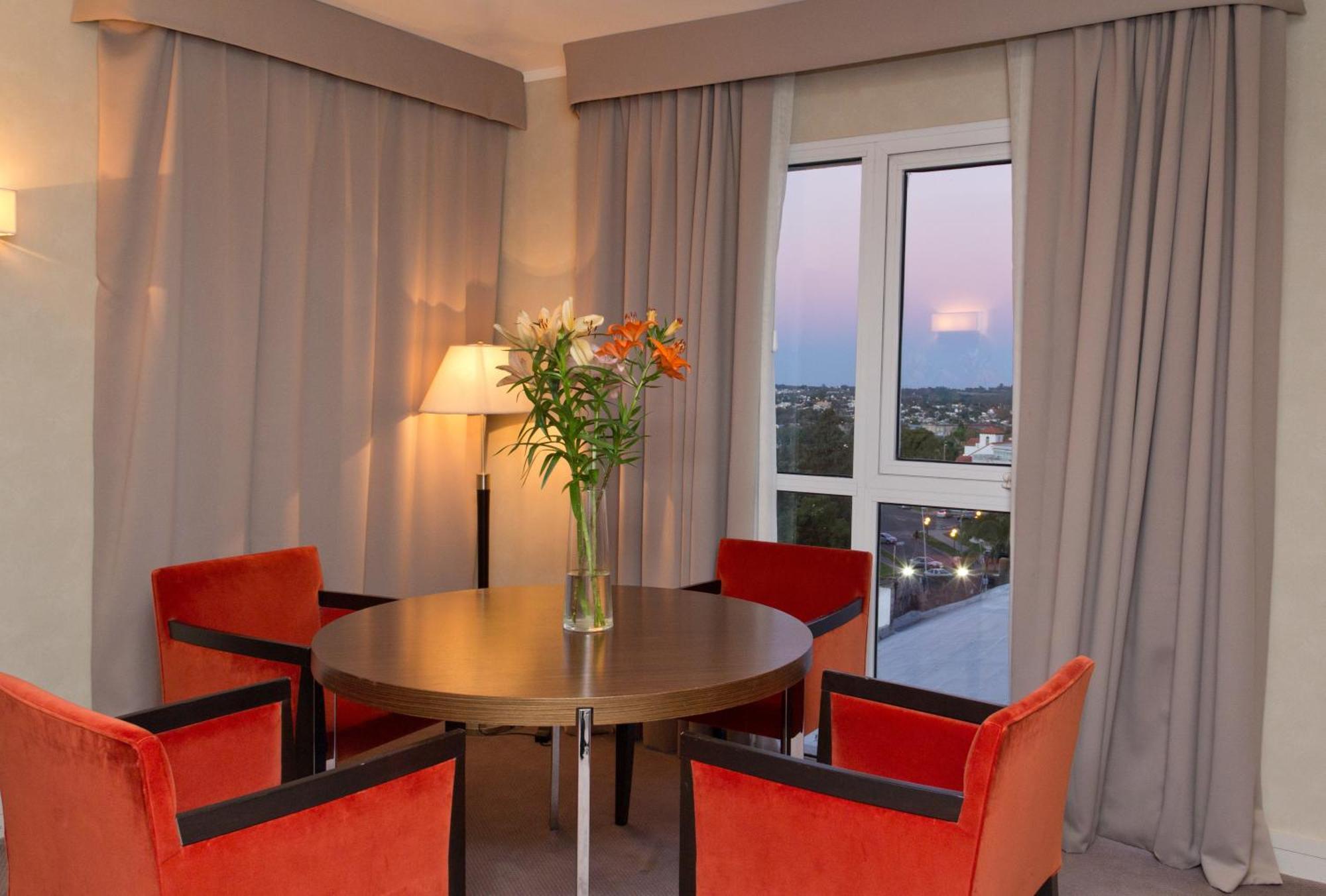 Howard Johnson Plaza Resort & Casino Mayorazgo Paraná Pokoj fotografie A living room at the hotel