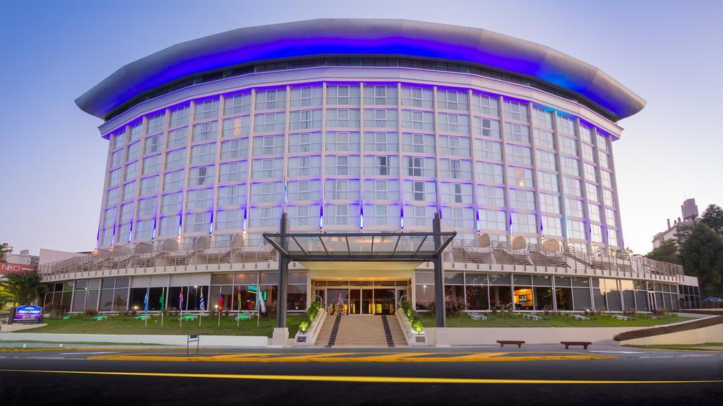 Howard Johnson Plaza Resort & Casino Mayorazgo Paraná Exteriér fotografie The hotel in 2012