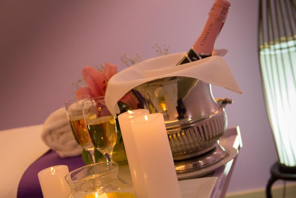 Howard Johnson Plaza Resort & Casino Mayorazgo Paraná Exteriér fotografie Champagne in a cooler