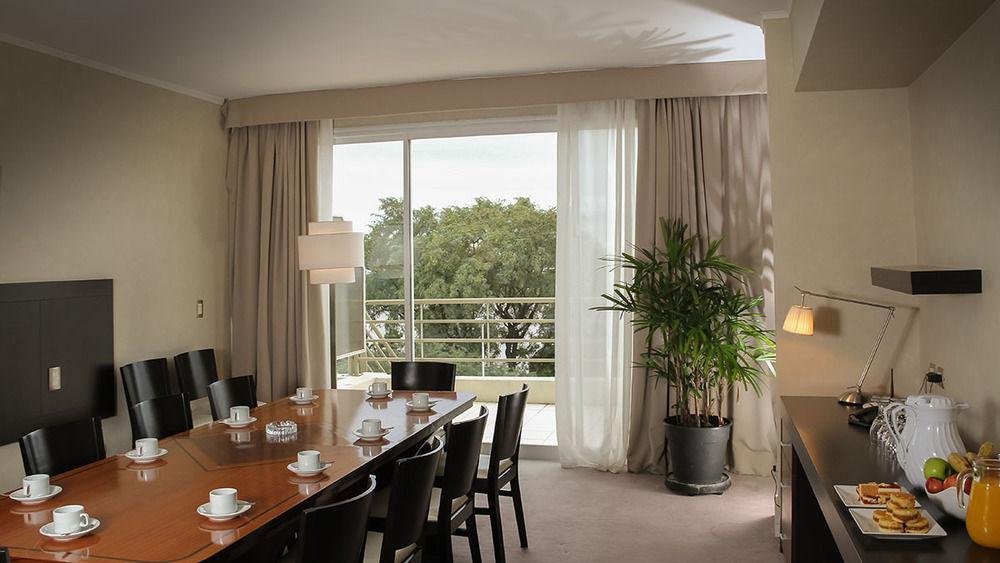 Howard Johnson Plaza Resort & Casino Mayorazgo Paraná Exteriér fotografie A suite at the InterContinental