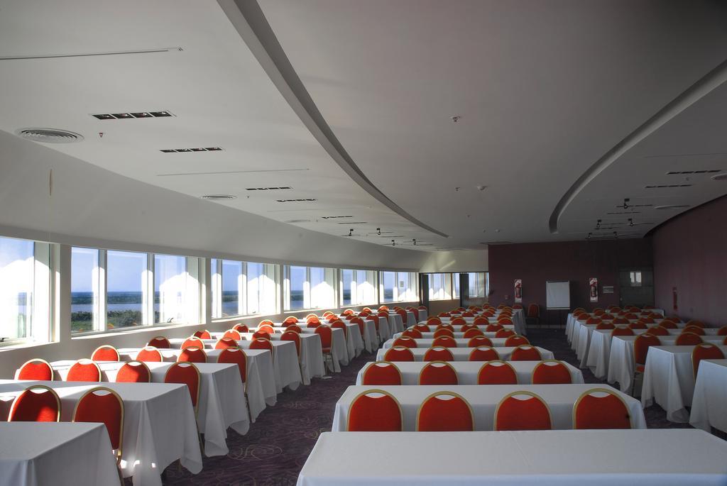 Howard Johnson Plaza Resort & Casino Mayorazgo Paraná Exteriér fotografie The interior of the conference centre