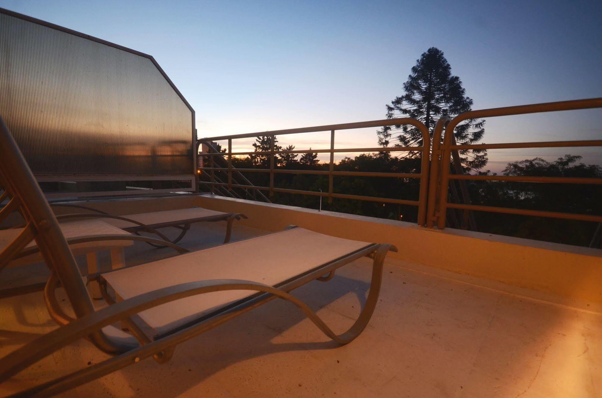 Howard Johnson Plaza Resort & Casino Mayorazgo Paraná Exteriér fotografie The rooftop terrace