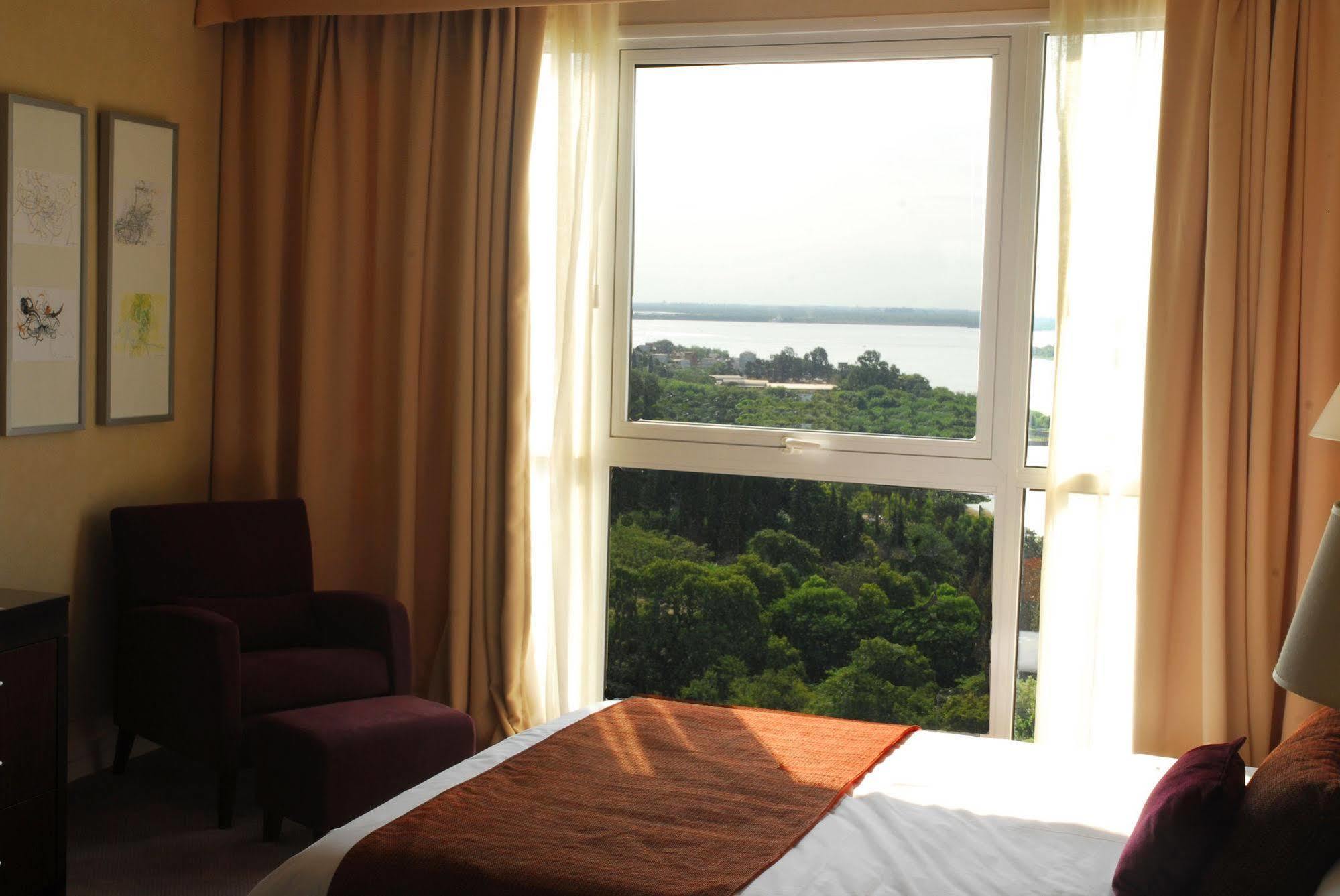 Howard Johnson Plaza Resort & Casino Mayorazgo Paraná Exteriér fotografie A room at the hotel