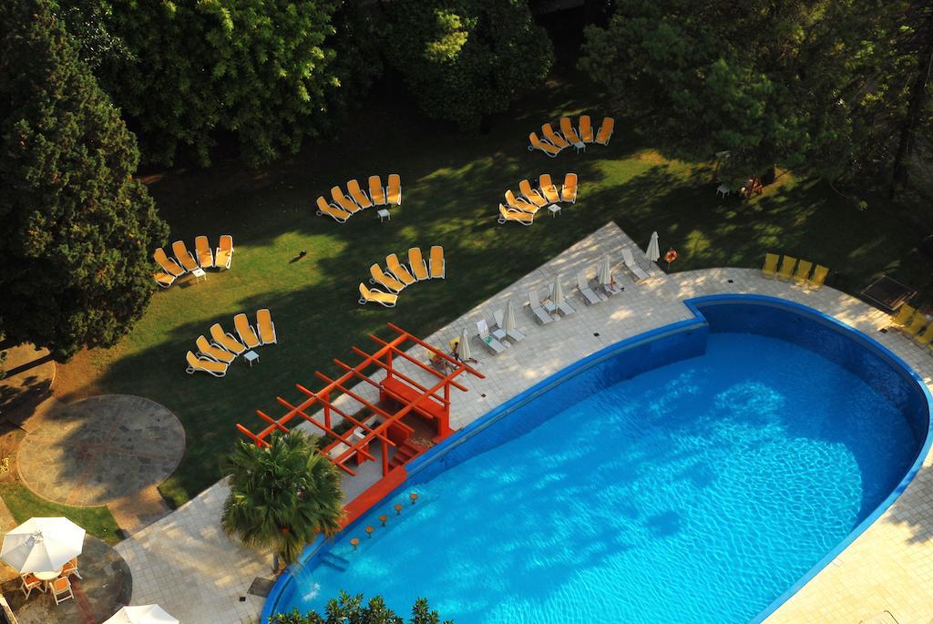 Howard Johnson Plaza Resort & Casino Mayorazgo Paraná Exteriér fotografie Butterfly garden