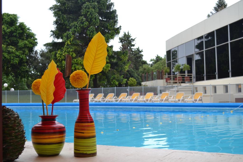 Howard Johnson Plaza Resort & Casino Mayorazgo Paraná Exteriér fotografie The swimming pool at the hotel